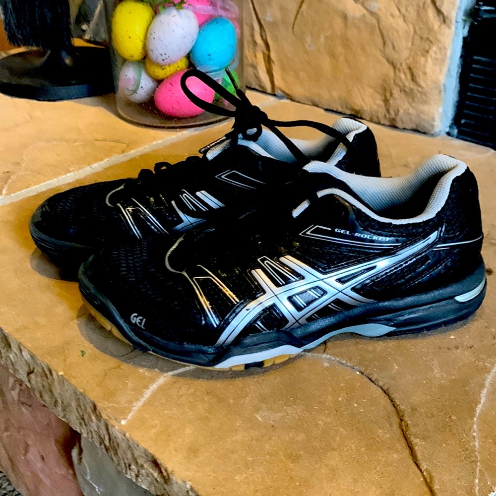 ASICS volleyball shoes size 6